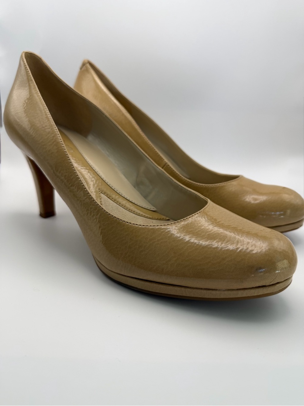 Naturalizer Beige Patent Leather Round-Toe Pumps